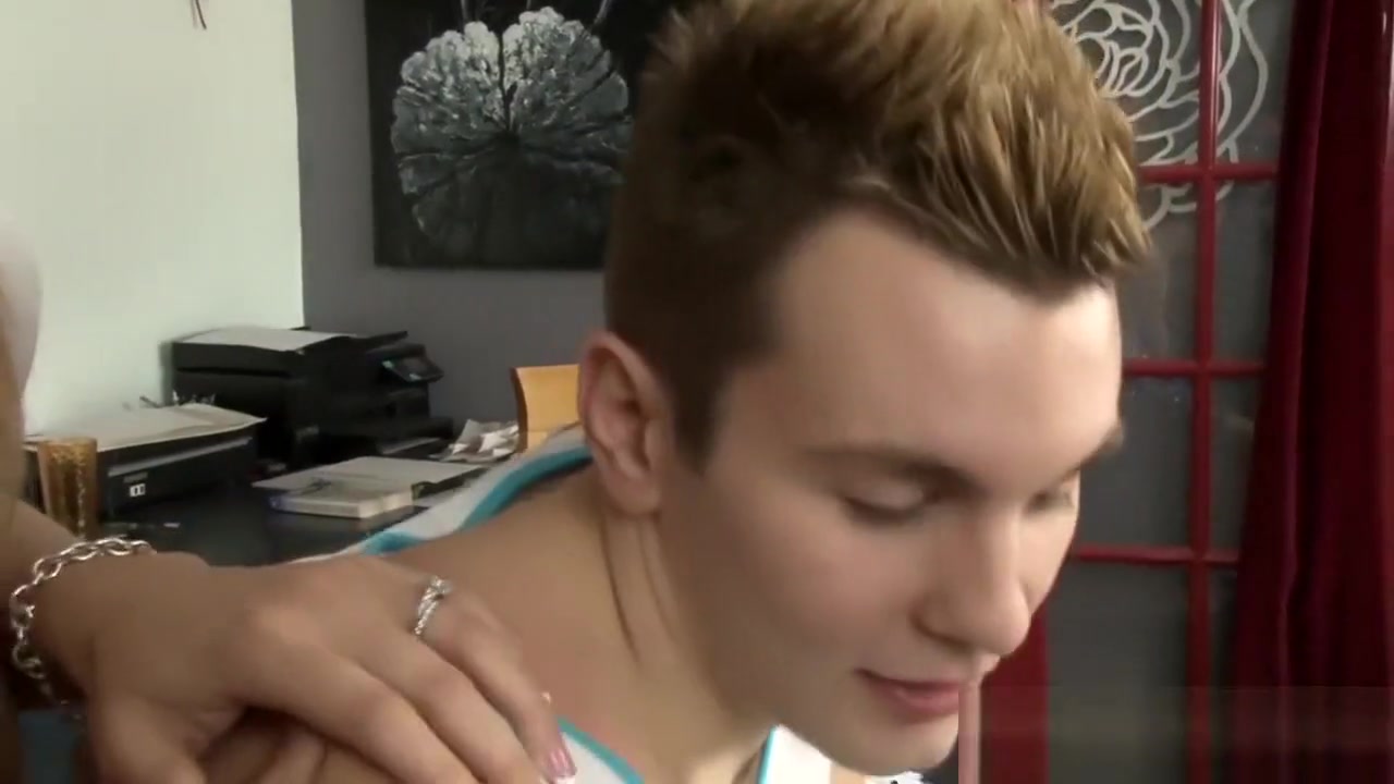 Tranny whore gets facial