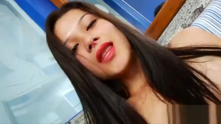 Kinky shemale enjoyed jerking off her cock on the couch