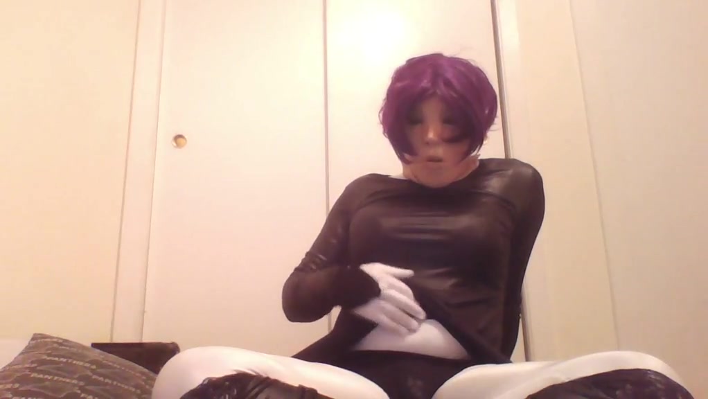 Masked shemale goes wild
