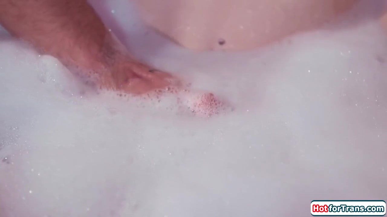 Busty Trans Wife Bathed Deepthroated - Izzy Wilde