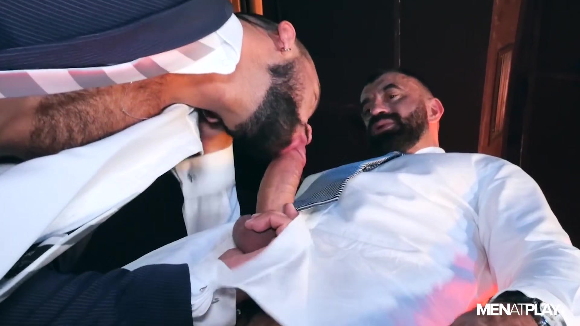 Strip Poker - MENatPLAY