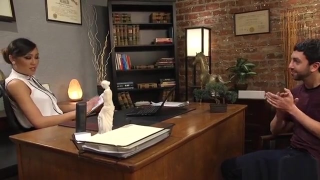 Tranny anal fucks dude in office