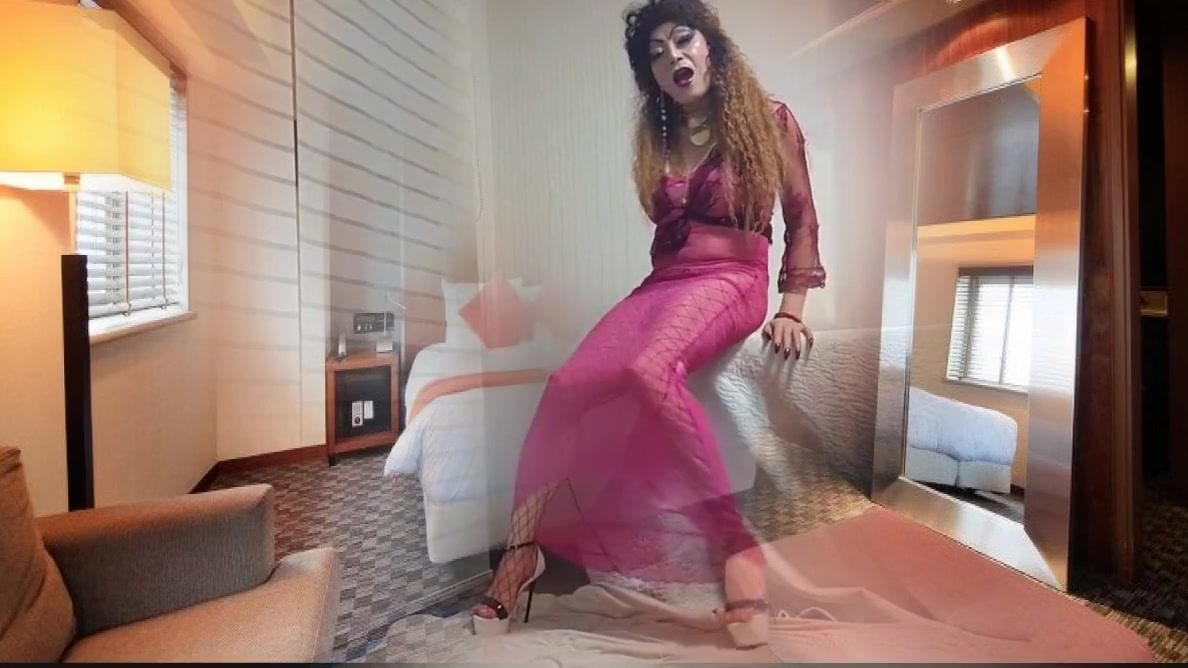 sissy niclo sexy makeup in hotel masturbation