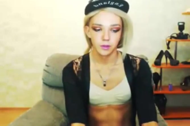 Crossdressing twink camshow