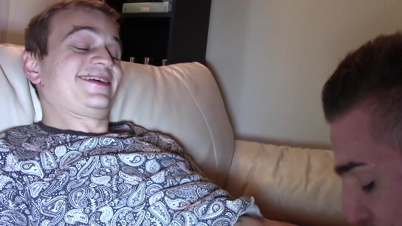 Threesome Sex Party With 3 Twinks In The Sofa - CrunchFrenchBareback