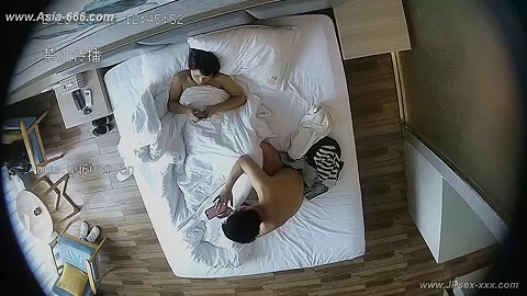 Hackers use the camera to remote monitoring of a lover's home life.640