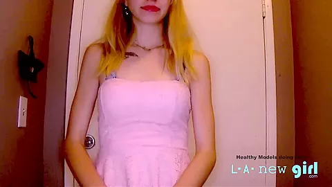 teen 18+ MODEL SUCKS COCK AT PHOTO SHOOT CASTING