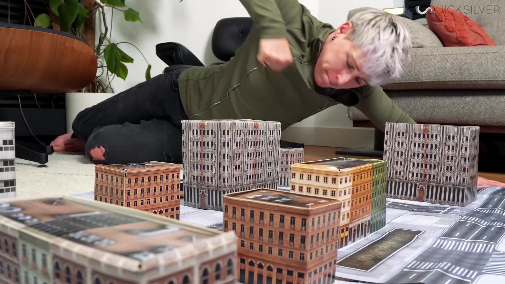 Giant FtM DESTROYS City of Helpless Tinies - Jaq Quicksilver Smashes, Bashes, and Vores Tinies