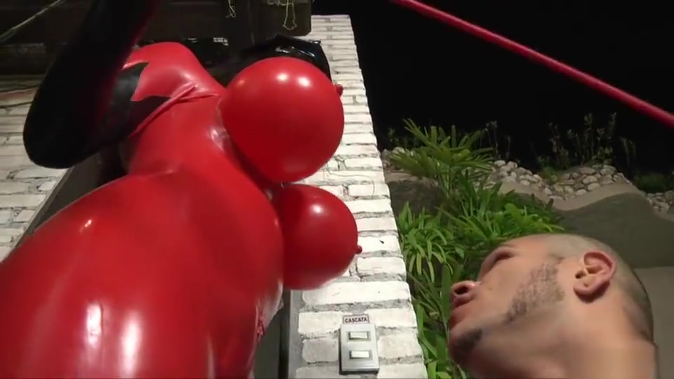 tranny webcamila Klein Is costumeed In Red Latex!