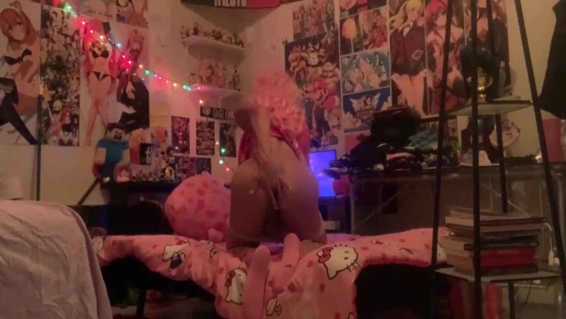 Jovencito Twink Se Mete Juguetes En Su Culito Mientras Escucha Canciones De Princesas 5 Min