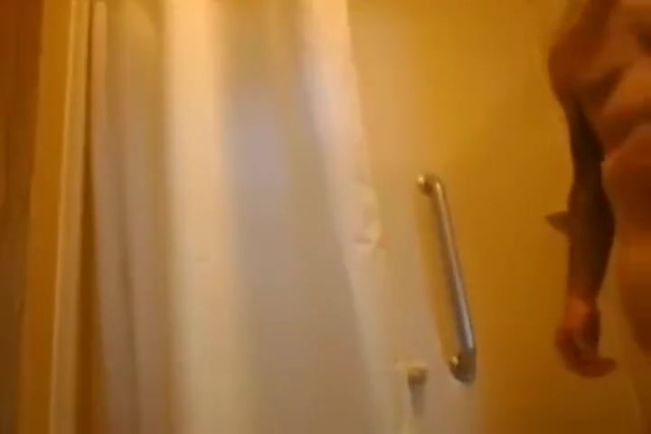 Handsome Chap On Cam Jerking And Showering