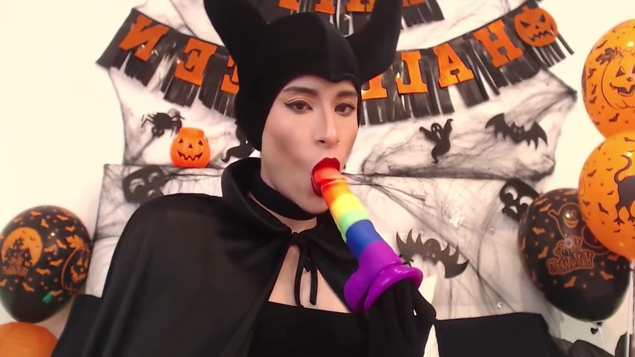 Sara Thomson Tranny Girl With Huge Cock Squirts On Pumpkin - Ass Fucks With Dildo Her Beautiful Feet (halloween Special) 5 Min