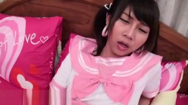 Ladyboy Sucking and Jerking