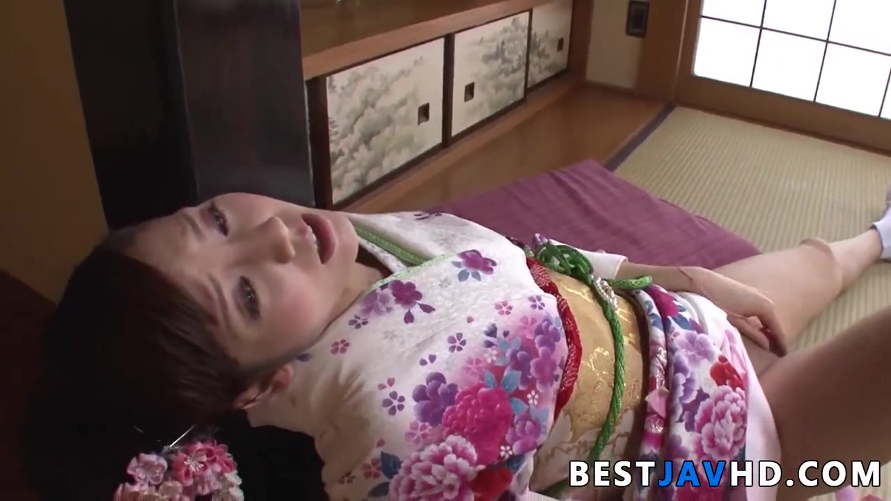 Sexy Asian amateurs jerking with toys in solo show, magnificent japanese porn!