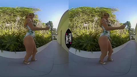 Naked - StripzVR