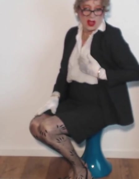 Sexyputa business woman
