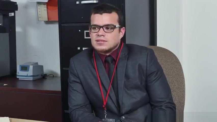 Office boss drills dicksucking employee
