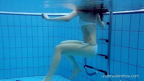 Roxalana Cheh Sexy Redhead Underwater