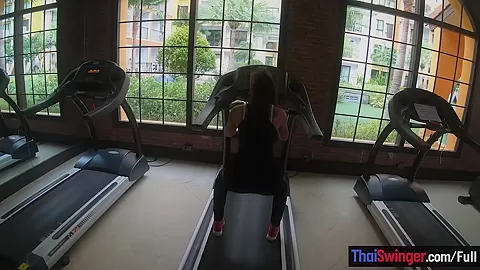 Amateurs doing a gym workout before having sex on camera in the hotel