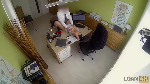 LOAN4K. Starlet Alex bekommt mit ihrem Zauber alles, was sie will