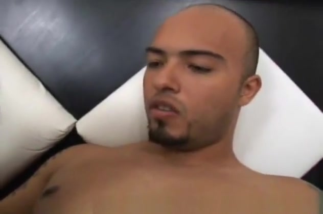 Shemale deepthroats black cock gets rimmed