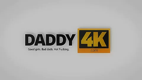 DADDY4K. Il massaggio sensuale accende il papa di BF e scopa la bionda