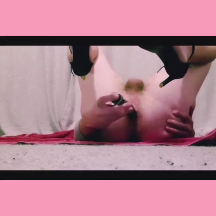 Amateur CD anal solo play