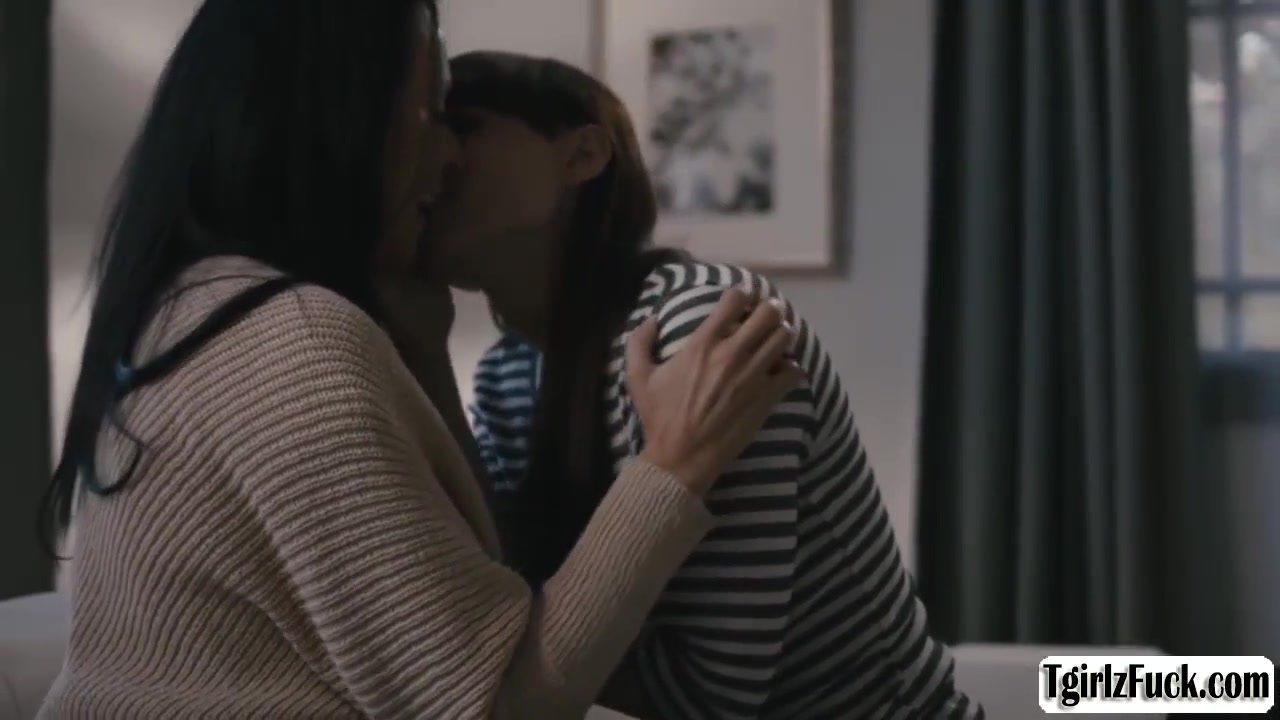 Natalie Mars - Transsexual Fucks Female Roommates