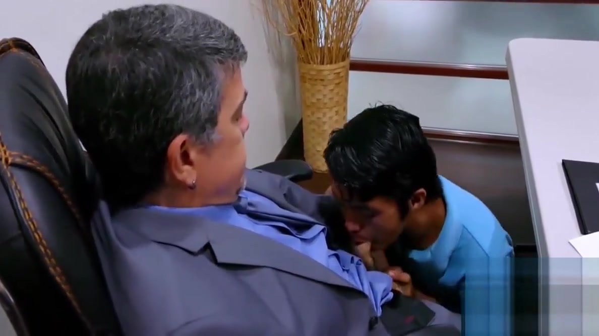 Office stud having sex with Jap twink